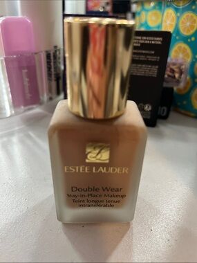 Estee Lauder Double Wear foundation 
“ 3C2 pebble”